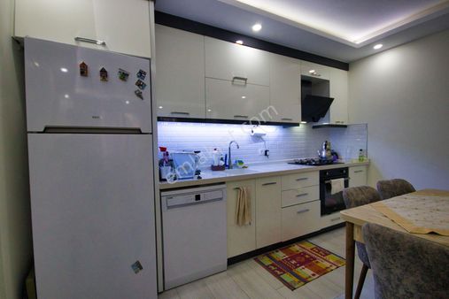 🛑🛑aktiften Akçay Merkez'de Satılık Fiyatıyla Yüz Güldüren Eşyalu Asansörlü Arakat 2+1 Daire