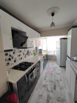 Koza Emlak'tan Mareşal Çakmak Mahalesinde Katta Bağımsız 3+1 Yapılı Merkeze 5 Dakika Satılık Dairee