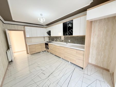 Yıldız'dan Ara Kat Teras Balkonlu Merkezi Konum 4+1!!!!