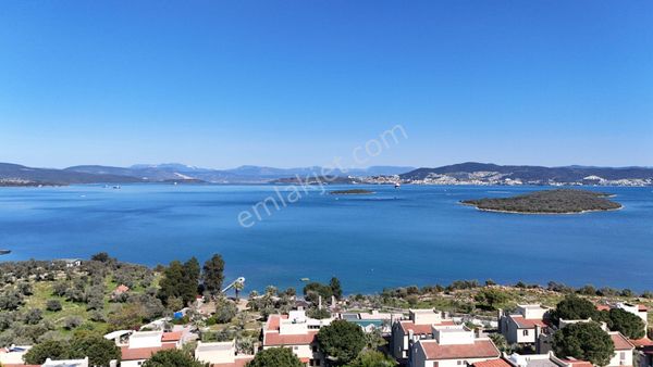 Kıyıkışlacıkta Denize Sıfır Lüks Site İçerisinde Villa