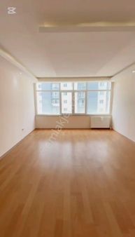 Metrobüse Yakın Satılık Daire Site İçinde 2+1