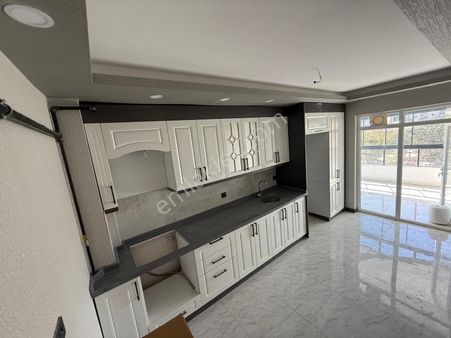 Hayal'den Andiçen Mh'de 3+1 Asansörlü K. Otoparklı Giyinme Odalı E. Banyolu Full Yapılı Daire
