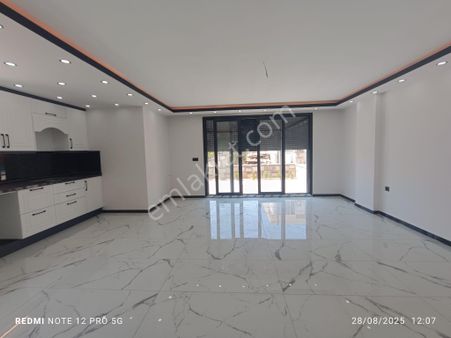 Deniz Manzaralı Özel Otoparklı 5+1 Tripleks Villa