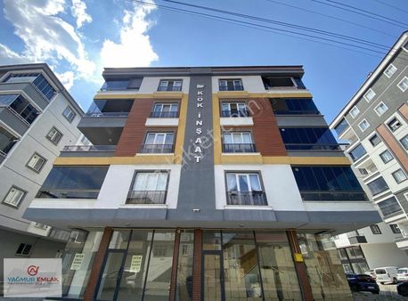 Yağmur Emlak'tan Kiralık Merkezi Konum 3+1 Ara Kat Daire