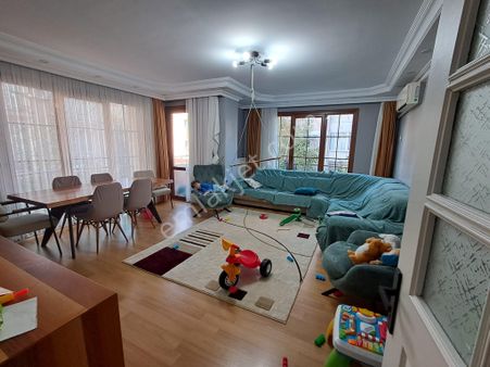 Ataşehir İçerenköyde Metro Durağı Karşısında 135m2 3+1 Daire