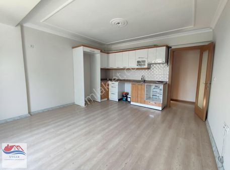 Küçük Çiğli Cadde Üstü Doğal Gazlı 2+1 Daire