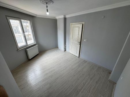 Edremit Gümrükte Cumartesi Pazarına Yakın Satılık Daire