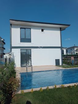 Kocaeli İzmit Başakşehir De 4+1 Havuzlu Villa
