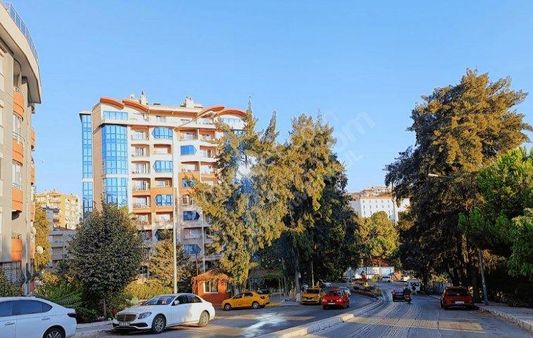 Basınsitesi Göztepe Metro Yakın Asansör Otoparklı Satılık Daire
