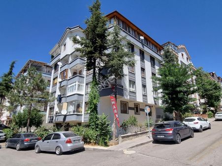 Kardeşler'de Cadde Üstünde 3+1 Ara Katta Bağımsız Salon 2balkonlu