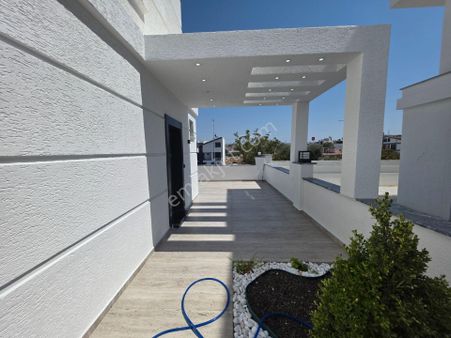 Deniz Manzaralı Bahçeli Önü Park Sıfır Villa