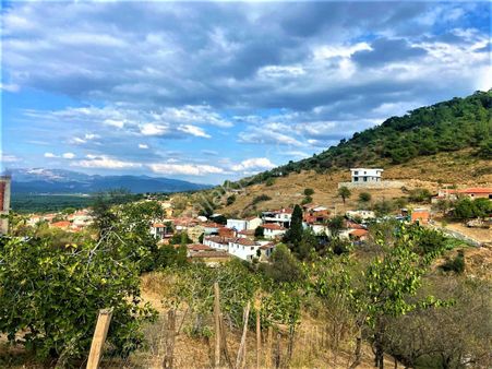 Kardeşten Küçükdere'de Harika Doğa Manzaralı 1400 M² İmarlı Arsa