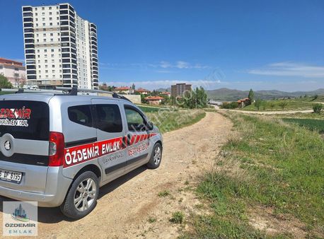 Özdemir Den Kıbrıs Köyün De Net 1 Daire Getirili Konut Arsası
