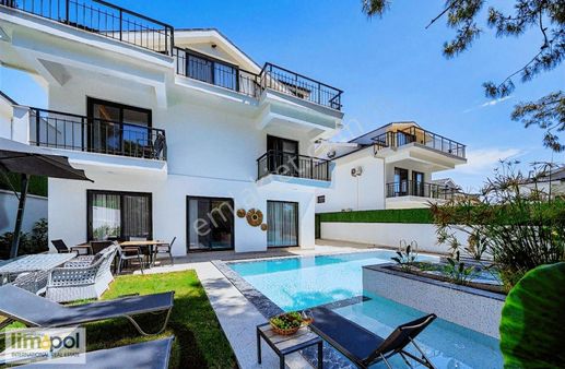 Limopol'den Kapalı Ve Açık Havuzlu Hamam Lüks Villa