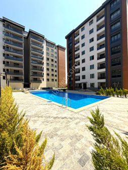 Silivri Yenimahallede Havuzlu Sitede 2+1 Sıfır Satılık Daire