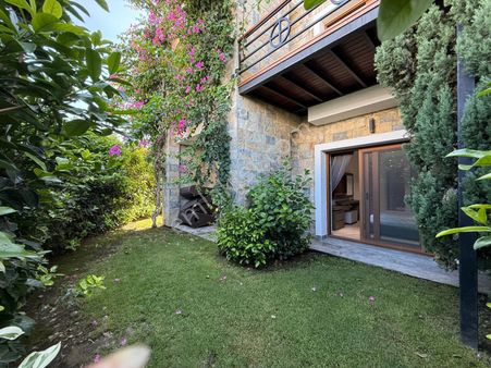Bodrum Türkbükü'nde Site İçinde 3+1 Satılık Bahçe Dubleksi