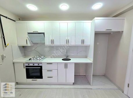 Çekmeköy Merkez Mahallesi 120 M2 1+1 Geniş Bahçeli Zemin Kat