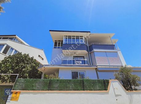 Didim Akbük'de Deniz Manzaralı Bahçeli Teraslı Villa