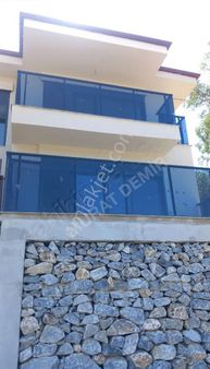 Çıtlık Mahallesinde Harika Doğa Manzaralı Havuzlu Villa