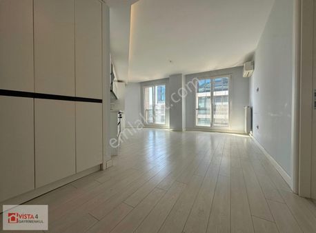 Beylikdüzü Centro'da Üniversite,hastane Karşısı ,metrobüs Yanı