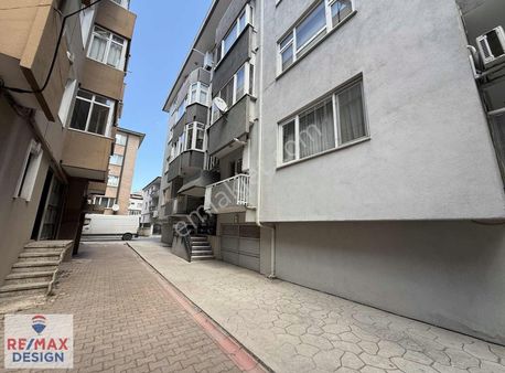 Remax Desıgn Koray Çeşme Meydanında Kiralık 145 M2 3+1 Daire