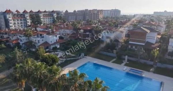 Manavgat Kumköy'de Satılık Havuzlu Site İçerisinde Triplex