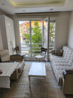 Sırakapılar'da 45 M² Asansörlü 6 Yıllık Ara Kat Ful Eşyalı Yüksek Kira Getirili Apart