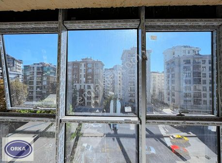 Ayşekadın'da Tabela Değeri Yüksek Caddeye Cephe 200m² Ofis Katı