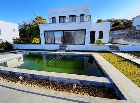Alya Gayrimenkul Germiyan Bölgesinde Deniz Manzaralı Villa