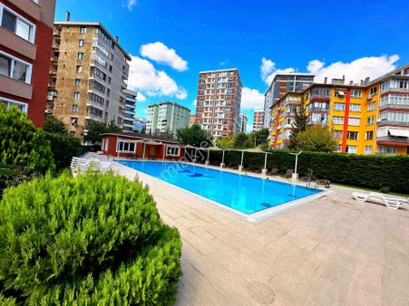 Bostancı City Evlerinde 1.kat Metro Cephe Boş 180m2 Satılık 4+1
