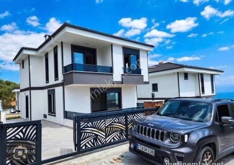 Altınkalede Vatandaslıga Uygun 4+1 Satılık Vılla/.