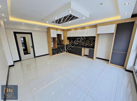 ^yakacık'da Bulvar Üzerinde Emsalsiz Ultralüx Tasarım Daireler^