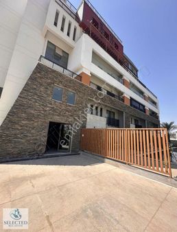 Tk 77 'de Havuz Cepheli Ara Kat 2+1 Daire