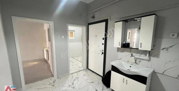 Anadolu Emlaktan Aşağıeverekte 2+1 İçi Ful Yapılı Kiralık Daire