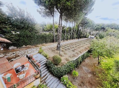 Ana Cadde Üzeri 3.550m2 İçerisinde Satılık Müstakil Villa....