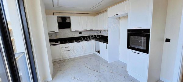 Kayapa'nın En Önemli Bulvarında Süper Lüks( 5,5+1) Daire.