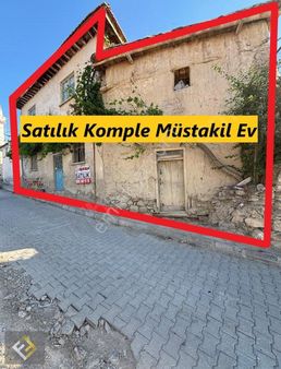 Çay İlçemiz Yaka Mahallesinde Altı Ahır Üstü 2+1 Müstakil Ev