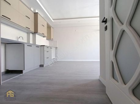 Fethiye Akarcada Cadde Üstü Sıfır Asansörlü 1+1