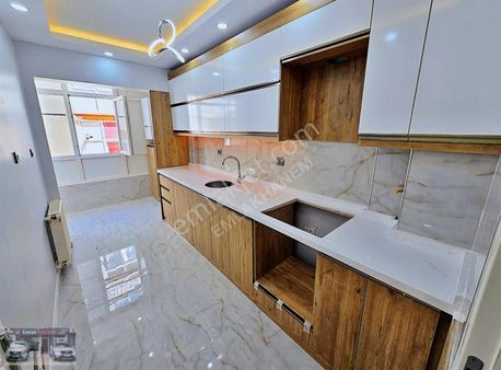 30 Ağustos'ta Ultra Lüks Yapılı Ara Kat 3+1 Daire