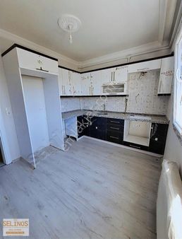 Atatürk Mahallesinde Ara Kat 2+1 Kapalı Mutfak Satılık Daire