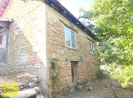 Başak'tan Köşe Başı Taş Ev Ve Taş Depolu
