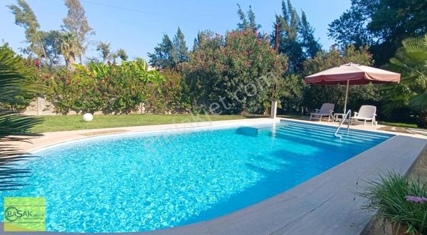 Başak'tan 1 Dönüm Peyzajlı -havuzlu - Eşyalı Kiralık 2+1 Villa