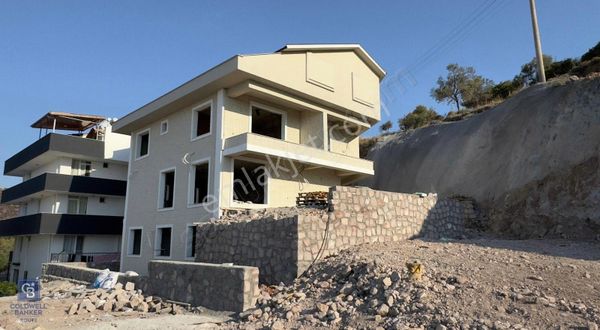 Cb.route'dan Dikili İsmetpaşada Havuzlu, Asansörlü 5+2 Villa!!!