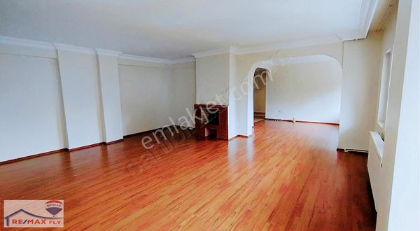 Tarabya Sitede Kiralık Ara Kat Dubleks Daire