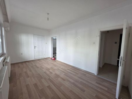 K. Esat Yakını Başçavuş Sokakta; Kombili+klimalı +yenilenen +yatırımlık 2+1