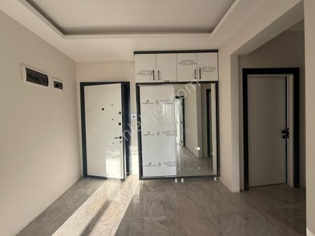 Serkent'te Cadde Üzeri Kısa Katlı Kombili Daire