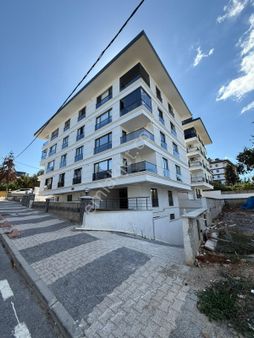 Çengelköy 'de Geniş Satılık 5+2 Çatı Dubleksi