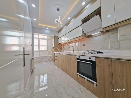 30 Ağustos Merkezde Orta Katta Lüks Yapılı 3+1 Satılık Daire