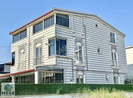 Megeden Yeniçiftlikte Satılık 4+1 Yazlık Villa