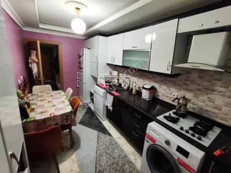 Avcılar Cihangirde 2+1 80 M2 1.kat 10 Yaşında İçi Boş